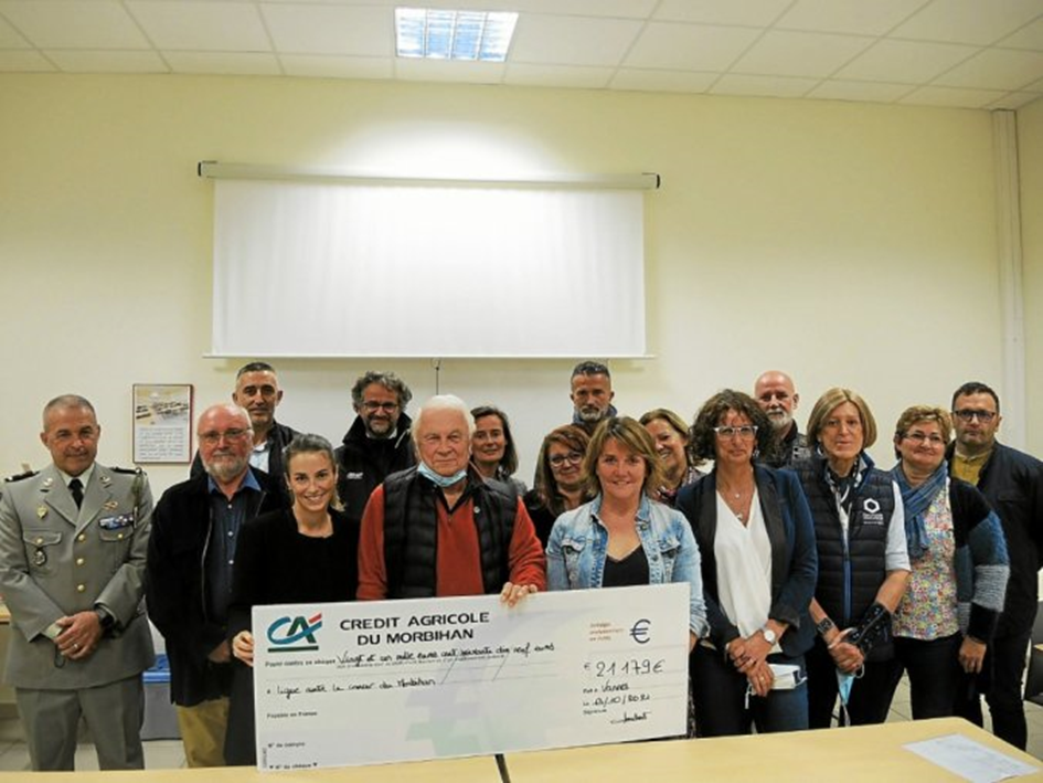 remise de chèque des 6 heures contre le cancer